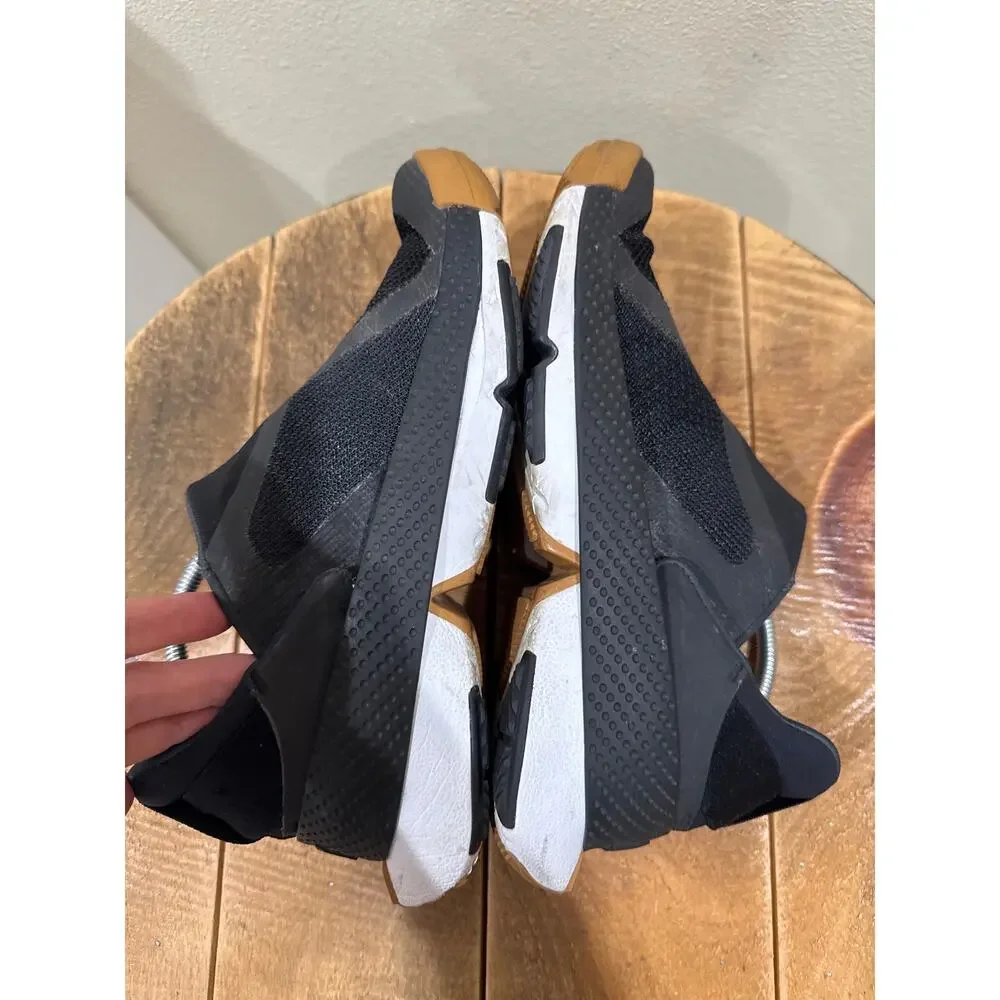 Womens Nike Go FlyEase sneakers black size 6